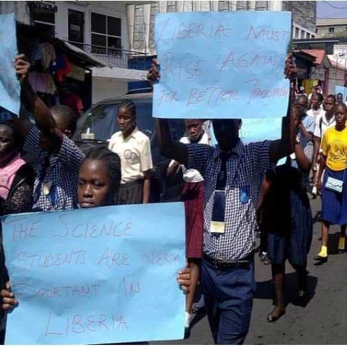 LESSAT-Summit-Awareness-Parade-on-the-street-og-Monrovia
